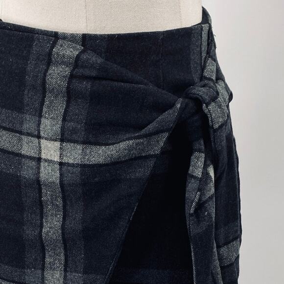Aritzia Wilfred Dorine Wool Plaid Mini Skirt Wrap Tie Front Black Gray Womens 0 - Picture 3 of 8